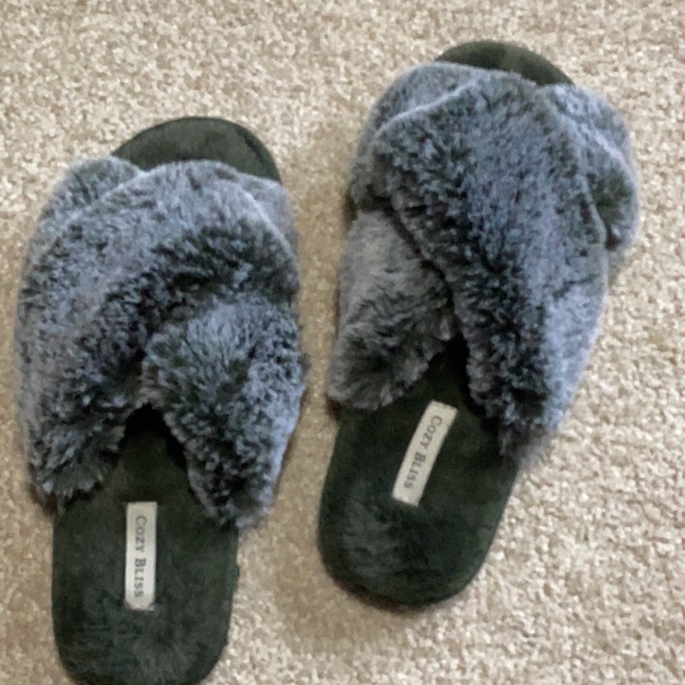 Women's Green Fuzzy Slippers size 9-10